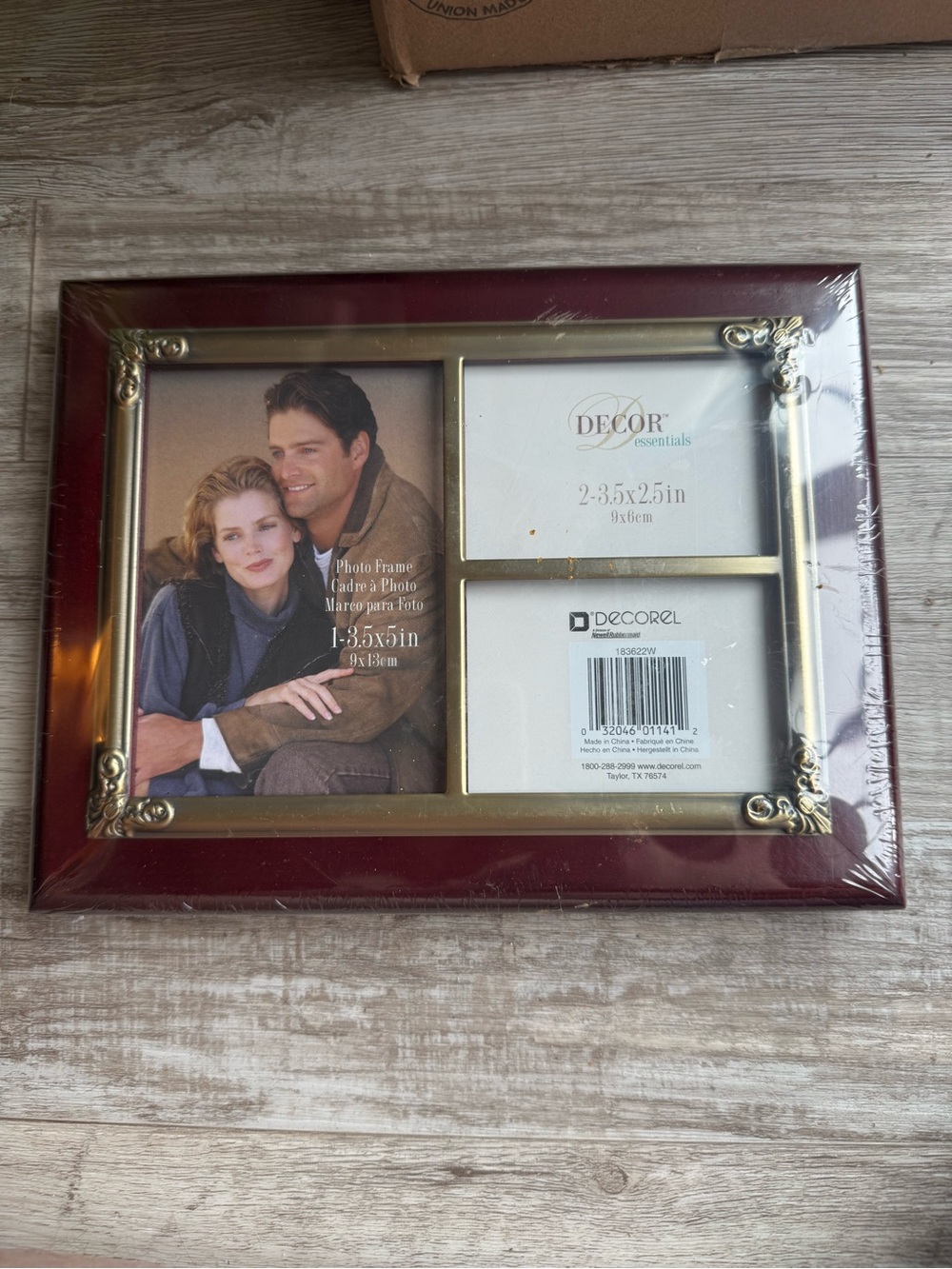 The DecoreL Collage Photo Frame